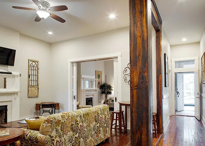 Newly Renovated Historic Savannah Townhome!