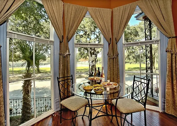 Bed and Breakfast Huge Victorian Beauty Overlooking Forsyth Park Savannah