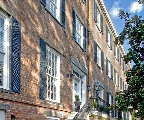 Newly Renovated 4 Bed 3 Bath And 2 Parking Spots