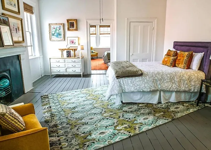 Apartment E - Monterey Sq Penthouse Apt In 19Th C Building Apt E Savannah