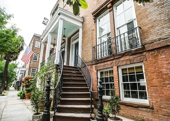 Apartment A - Beautiful, Garden Apt In Historic Savannah Apt A