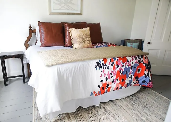 Apartment E - Monterey Sq Penthouse Apt In 19Th C Building Apt E Savannah