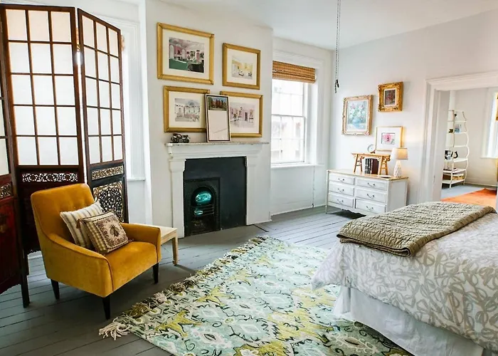 Apartment E - Monterey Sq Penthouse Apt In 19Th C Building Apt E Savannah